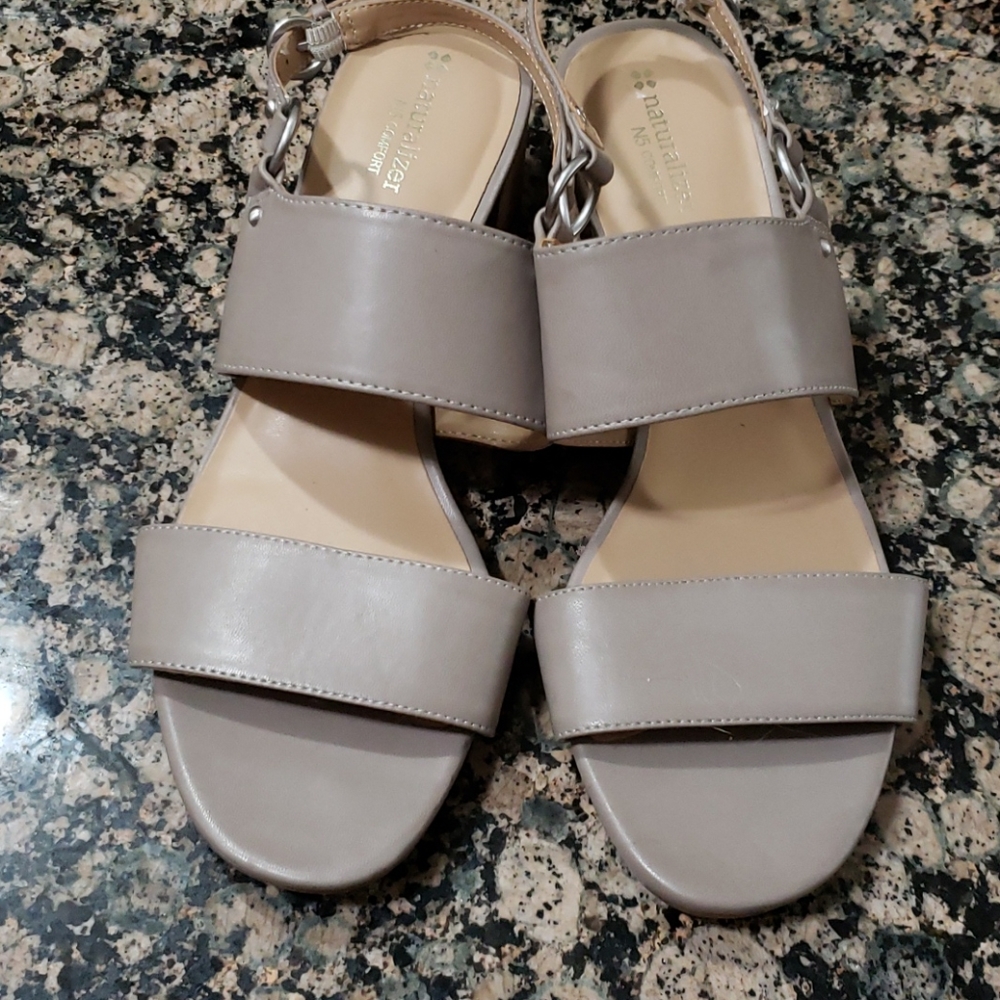 NEW Naturalizer Aubree Sandal 🌿